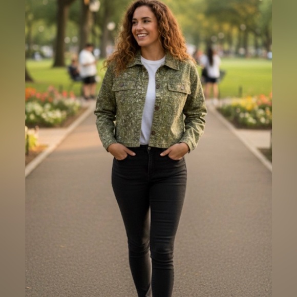 Wild Fable Cropped Floral Oversized Jean Jacket Green Floral Print NWT Retail$44 - Picture 4 of 9